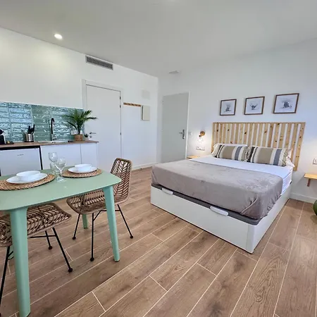 Estudio En Planta Baja, Con Piscina Comunitaria Empuriabrava